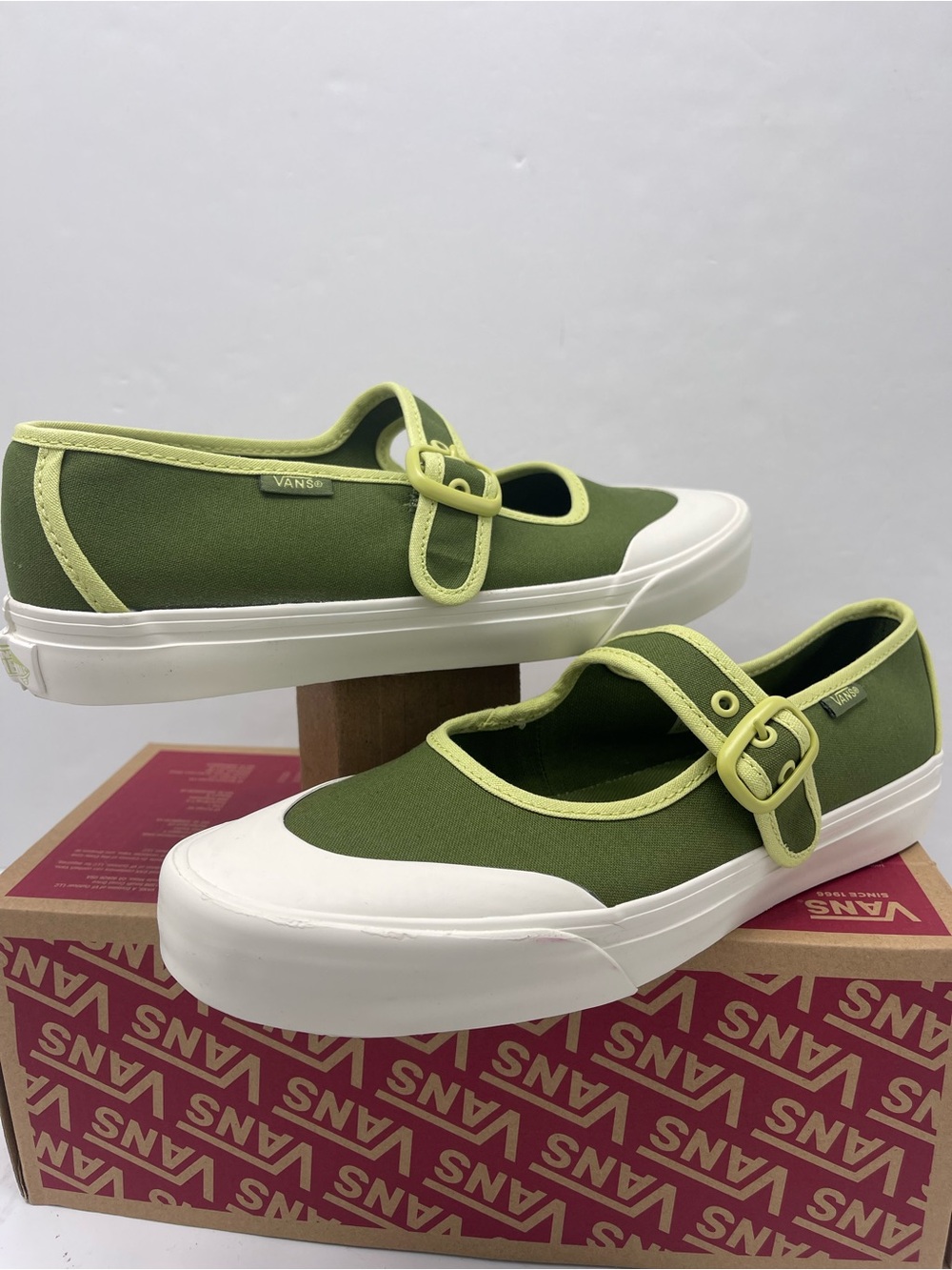 Vans WMNS Sz 8.5 Mary Jane Ballerina Green
VN000CRRCX1 Sandals Sneakers - Picture 11 of 16